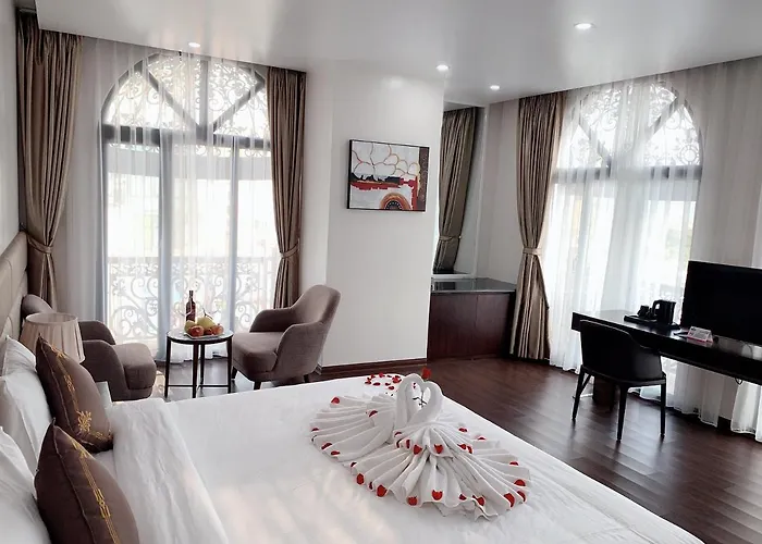 Khách sạn Diamond Luxury