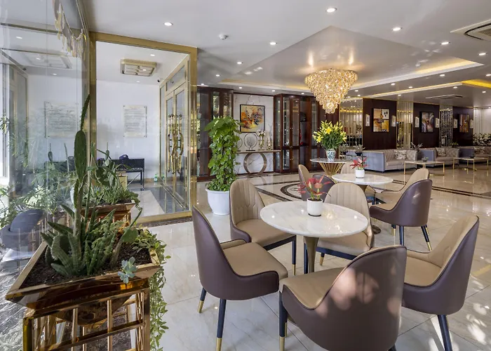 Khách sạn Diamond Luxury